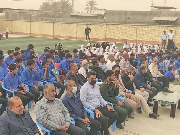 دانش آموزان امروز پرچم داران استقلال و عزت فردا 