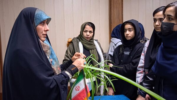 کارگاه راز جذابیت دختران در دبیرستان نورالهدی تبادکان