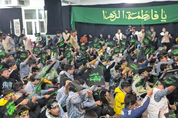 نوجوانان فاطمی از دبیرستان تا مسجد جامع