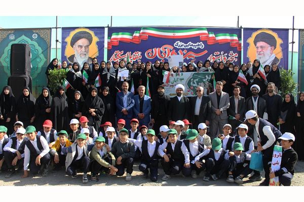 حضور پرشور دانش‌آموزان در راهپیمایی ۱۳آبان منطقه کهریزک 