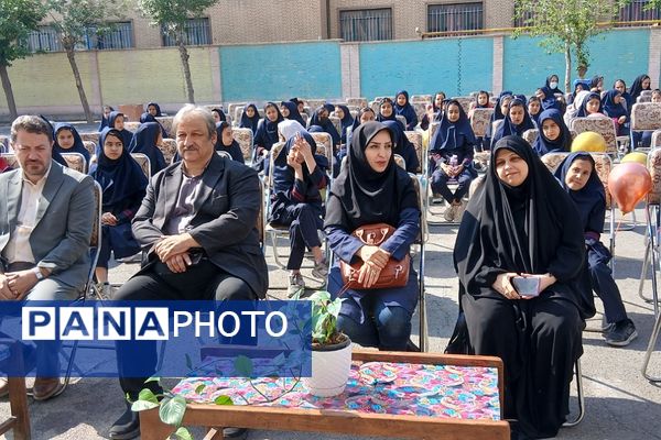 نواختن زنگ سلامت در دبستان حجاب باقرشهر 