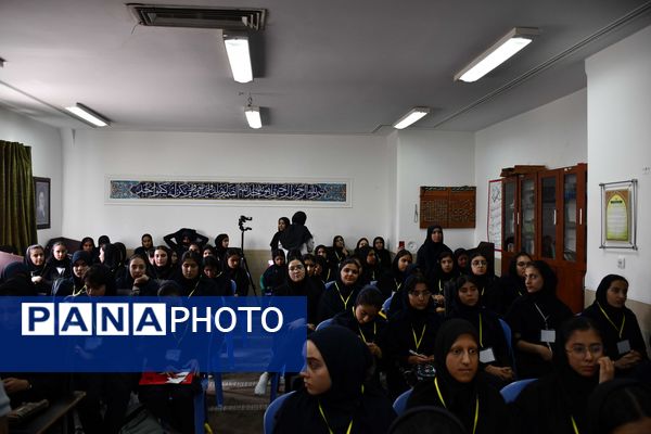 استقبال با شکوه از دانش‌آموز قهرمان و مربیان آموزش و پرورش عشایر فارس