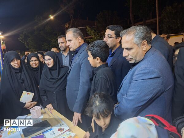 تجمع شبانه فرهنگیان و دانش‌آموزان تبریز با حضور معاون وزیر