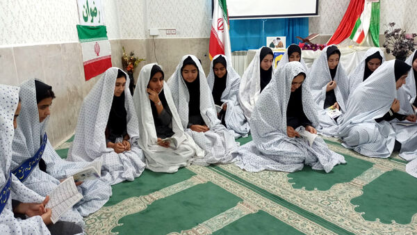 برگزاری هیئت انصارالمهدی (عج) در دبیرستان رضوان