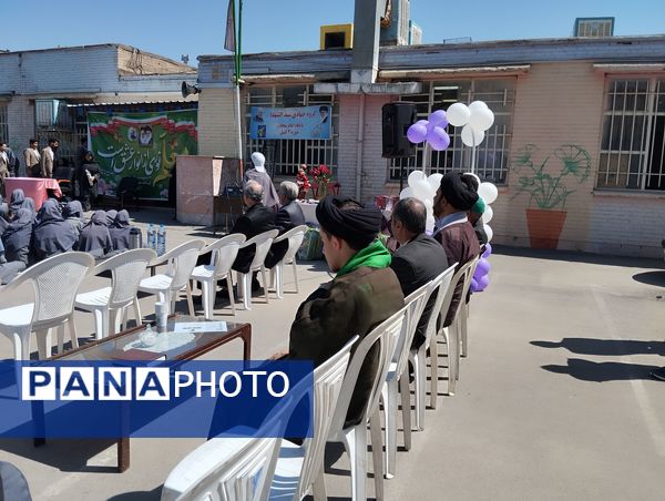 تجلیل از معلمان نمونه در مدرسه تقوا مشهد