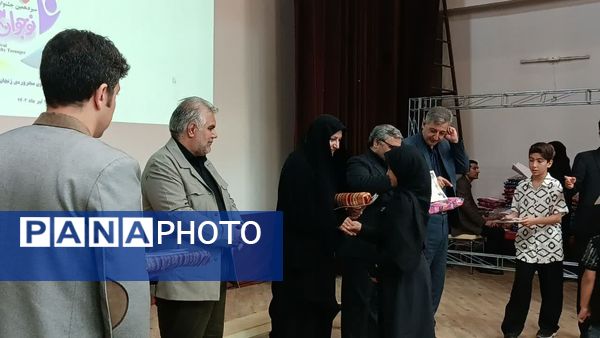 مراسم تجلیل از برگزیدگان نوجوان سالم