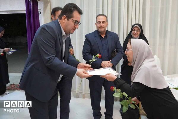 تجلیل از خبرنگاران و فعالان رسانه‌ای بجنورد به مناسبت روز خبرنگار