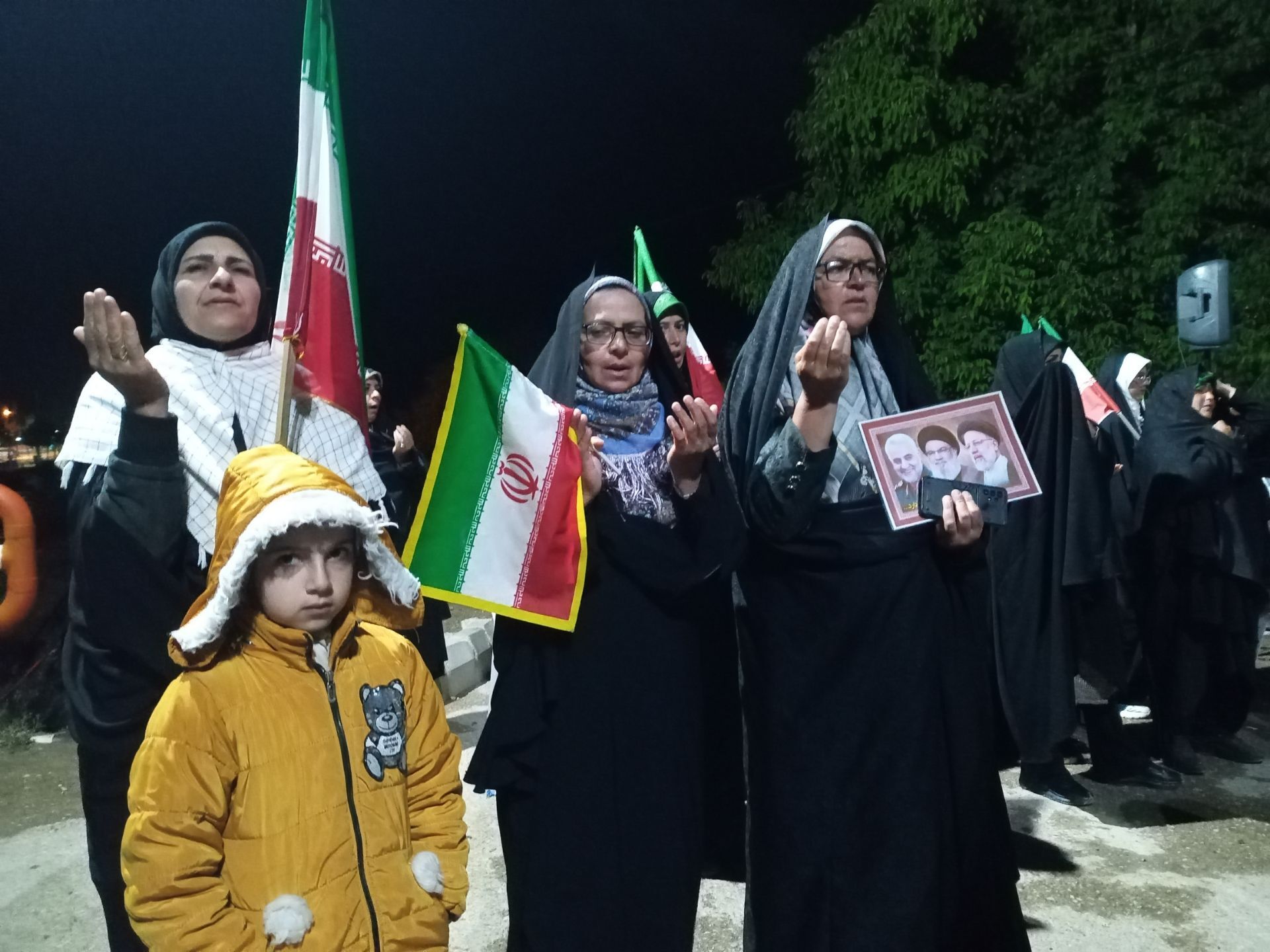 برگزاری اجتماع شبانه در حسینیه شهدای شهر بار 
