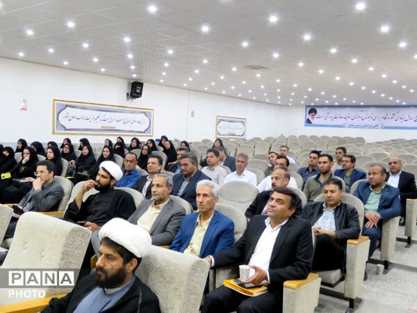 جلسه مدیران مدارس و ناظرین مسابقات خوارزمی در شهرستان خلیل آباد 
