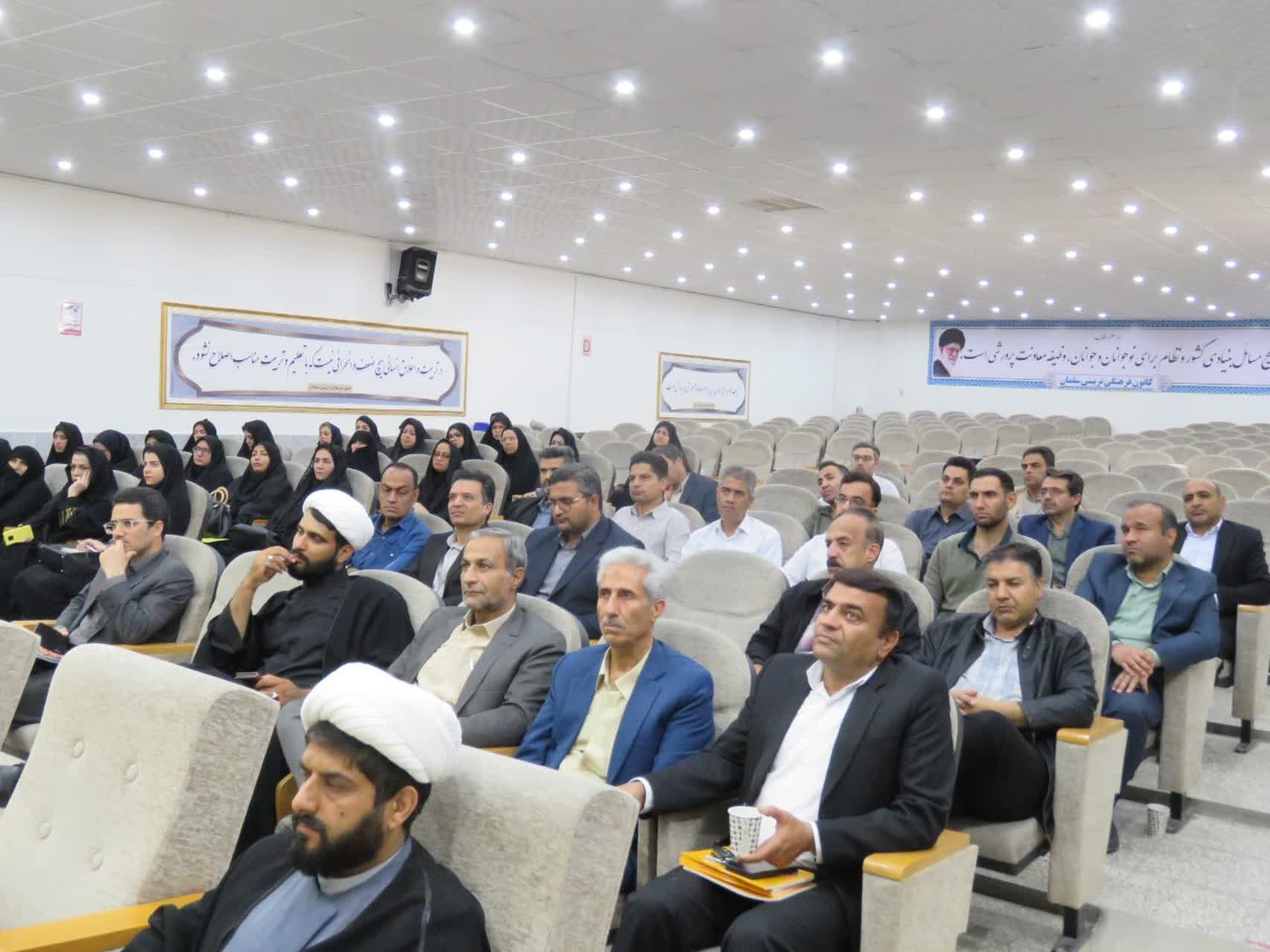 جلسه مدیران مدارس و ناظرین مسابقات خوارزمی در شهرستان خلیل آباد 