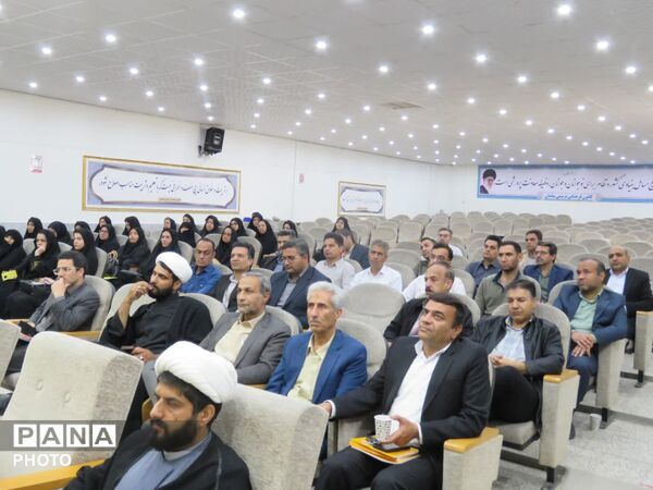جلسه مدیران مدارس و ناظرین مسابقات خوارزمی در شهرستان خلیل آباد 
