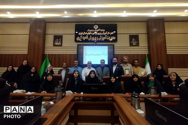 مراسم تجلیل از معاونین پرورشی مقطع متوسطه ناحیه دو شهرری 