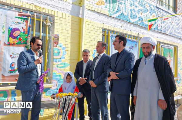 جشن شکوفه‌های کلاس اولی در دبستان فرهنگیان
