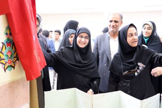 افتتاح نمایشگاه دستاوردها و توانمندی‌های معلمان و دانش‌آموزان زاهدانی از سوی معاون آموزش ابتدایی‌