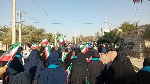 جشن پیروزی انقلاب در فین
