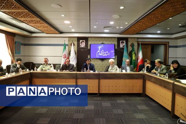 تقدیر از رتبه دوم کنکور سراسری در شورای برنامه‌ریزی آموزش و پرورش قم