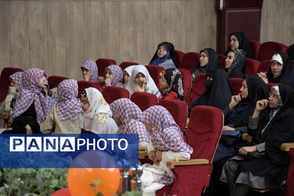 نقش بی‌بدیل مربیان تربیتی در شکوفایی نسل آینده در همایش منطقه ۵ تهران بازخوانی شد