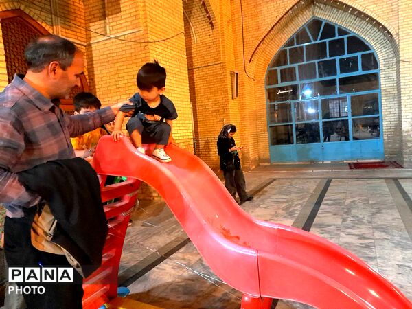 غرفه کودک با حضور کودکان انقلابی نیشابور 