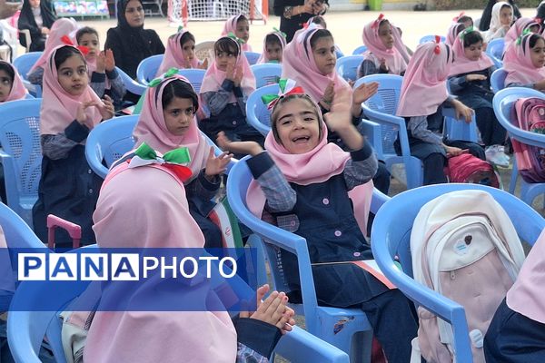 حضور مشاور وزیر آموزش و پرورش گرمابخش محفل شکوفه‌های شیراز