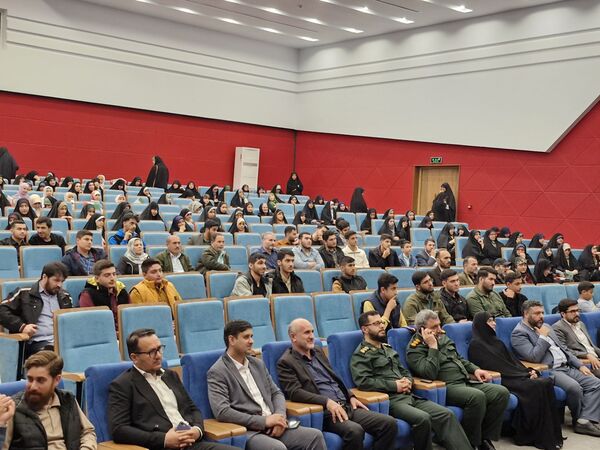 اجتماع بزرگ دانش‌آموزان بسیجی در هفته بسیج