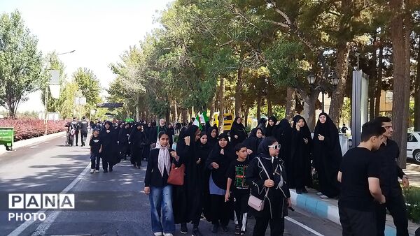 عاشقان حسینی ( ع) به یاد پیاده روی اربعین در نیشابور پیاده روی کردند-۲