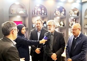 برای پویایی اقتصاد روستایی باید به صنایع دستی و گردشگری توجه کرد