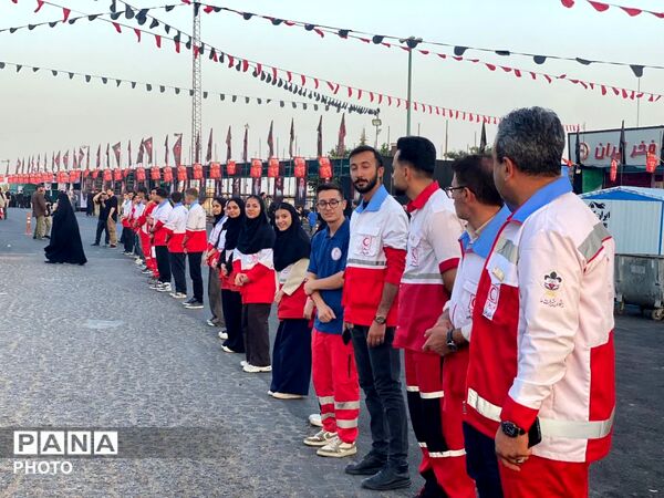 خدمت بی‌وقفه امدادگران هلال‌احمر به زائران