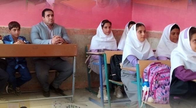 بازدید مدیر آموزش و پرورش نورآباد لرستان از مدارس شهید فکوری و شهید سالاری 