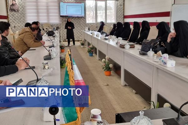 کارگاه آموزشی تغذیه سالم با رویکرد مکمل‌یاری در اداره آموزش و پرورش کهریزک 