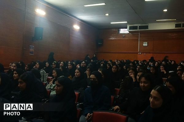  همایش هدایت تحصیلی پایه نهم در ورامین