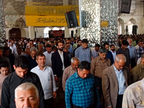 نماز جمعه‌ای با رنگ و بوی معلمی