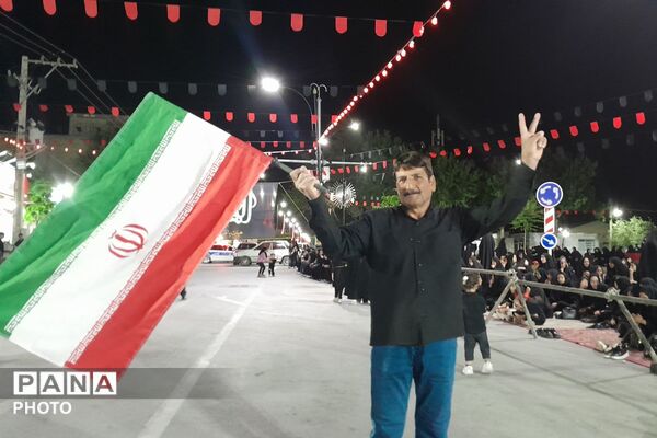 از کربلا تا ایران؛ عزاداران حسینی با پرچم ایران، پیام وحدت و استقامت را فریاد زدند