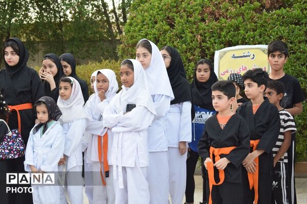  «سلامت خانواده» در جشنواره فرهنگی‌ورزشی شهر پویای حاجی‌آباد
