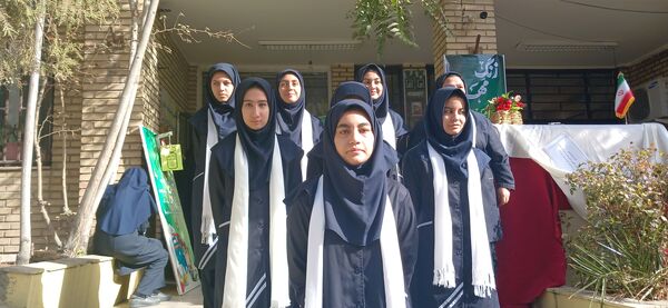 نواختن زنگ آغاز سال تحصیلی در دبیرستان شاهد شهید کلانتری همزمان با سراسر کشور 