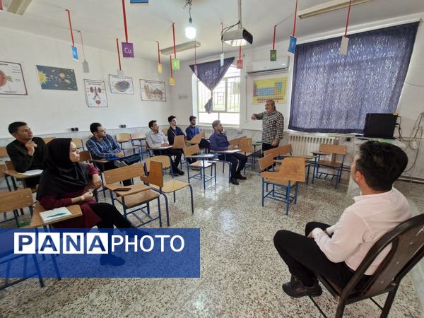 کارگاه آموزشی بررسی کتاب‌های درسی ویژه دبیران مدارس عشایری 