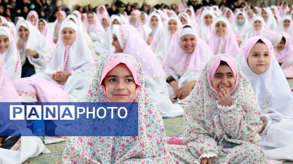  جشن عبادت ۱۵۰۰ دانش‌آموز دختر میبدی در هفته گرامیداشت امور تربیتی و تربیت اسلامی