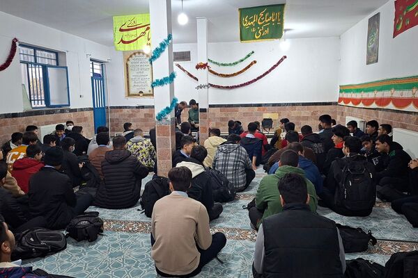 هنرنمایی دانش‌آموزان مدارس ناحیه دو شهرری در جشن میلاد حضرت فاطمه (س)
