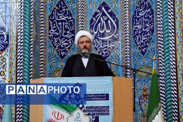 تقدیر از خانواده شهید اسلامی در سالروز اقامه اولین نماز جمعه پس از انقلاب