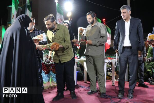 قدردانی از معلمان در قلب شهر؛ توسط آموزش و پرورش منطقه ۱۲