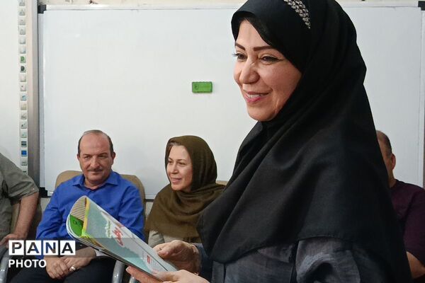 روشنایی ذهن در مسیر کلمات جاری می شود