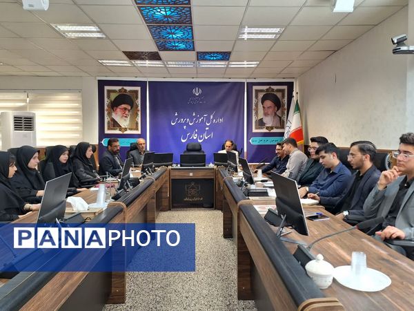  حضور پررنگ دانش‌آموزان شیرازی در پارلمان نوجوانان کشور