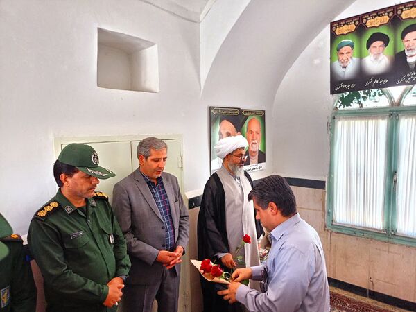 مسئولین کاشمر، غبار از مزار شهید خبرنگار برداشتند