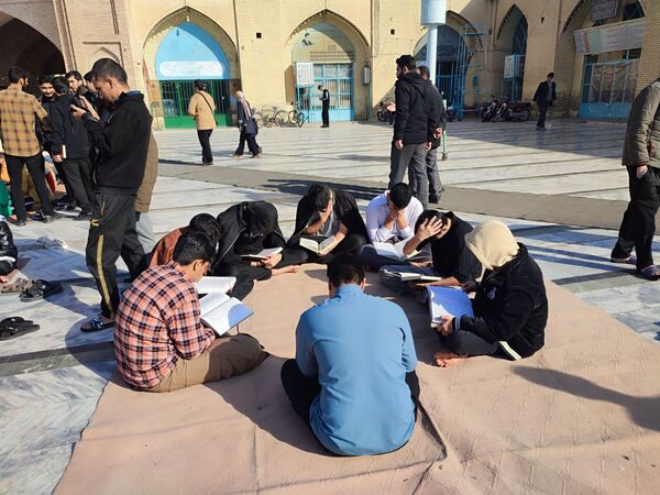 سه روز بندگی  در مسجد جامع نیشابور