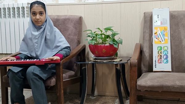 جشنواره فرهنگی هنری ماها در دبستان پنجم مهر