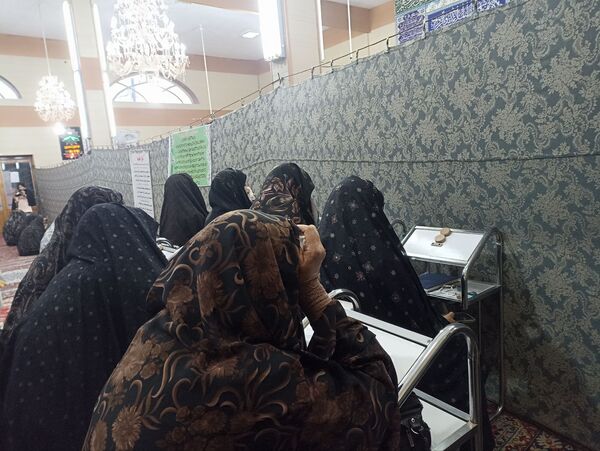 قرائت دعای ام داوود در مراسم معنوی اعتکاف بزنجرد