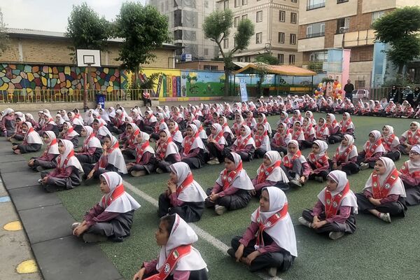 بیست و ششمین سالروز تاسیس سازمان دانش‌آموزی در دبستان طواف و معماریان ناحیه دو شهرری 