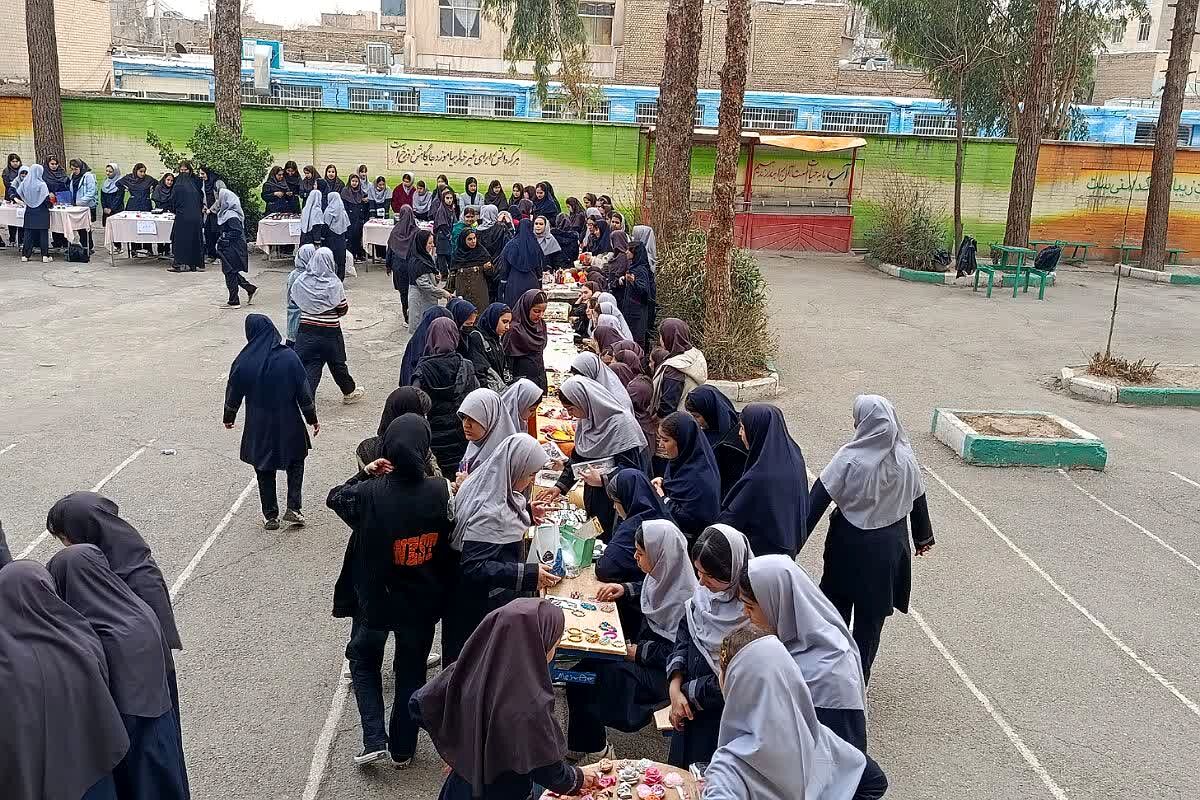 دستان کوچک، ایده‌های بزرگ: بازارچه خلاقیت دانش‌آموزان عترت در جشنواره خوارزمی