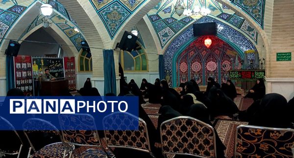 ویژه‌برنامه «روضه خورشید» ویژه خواهران در مسجد زینبیه اعظم زنجان برگزار شد