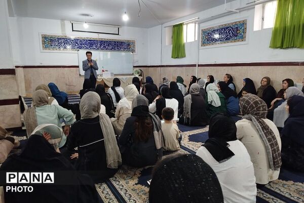 جلسه آموزش خانواده با محوریت فرزندپروری موفق در دبستان معصومیه