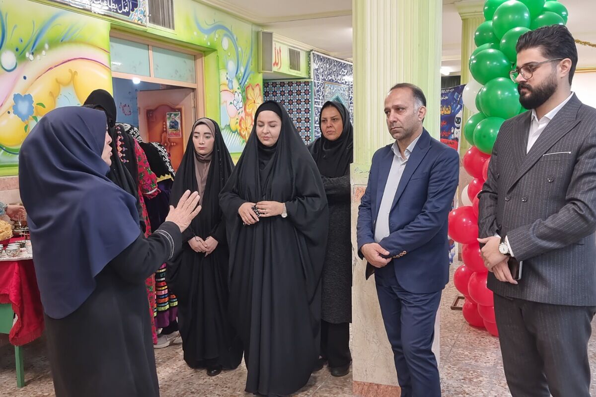 برپایی نمایشگاه صنایع آموزشی و فناوری‌های نوین در دبستان علوی 